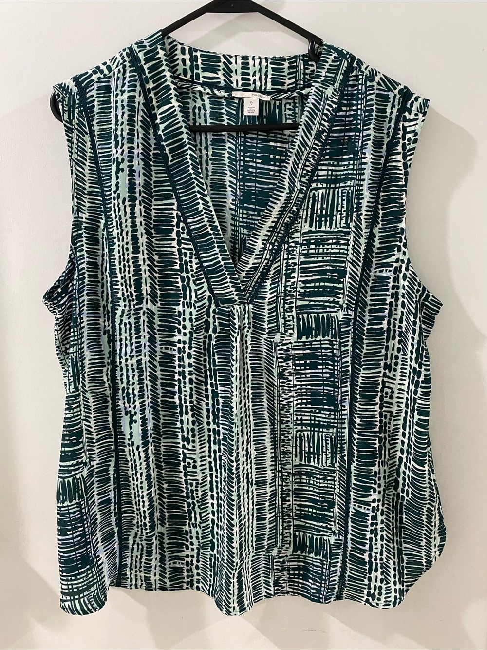 Halogen Green and White V-Neck Sleeveless Printed Blouse, size XL